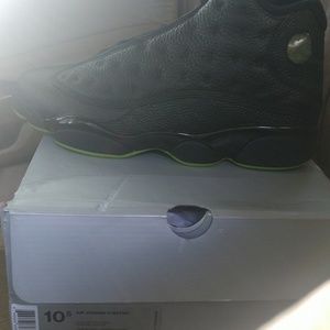 Black/Altitude green